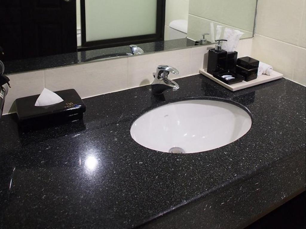 Swutel Hotel Бангкок Екстер'єр фото